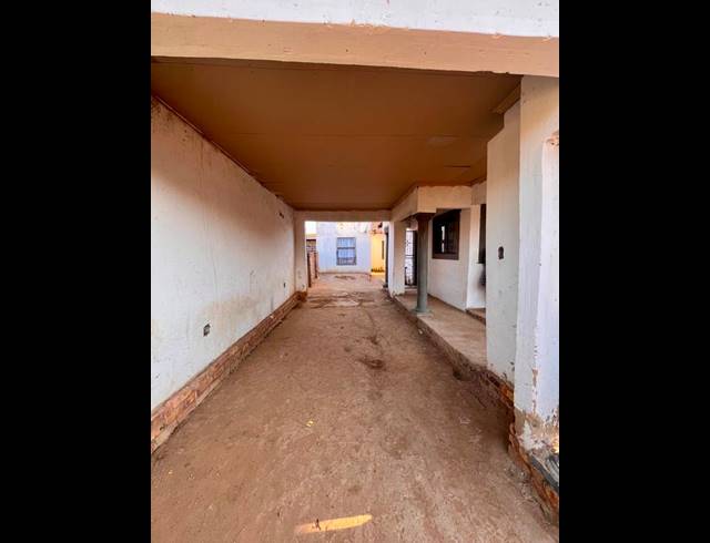 6 BEDROOM HOUSE FOR SALE IN MAHUBE VALLEY